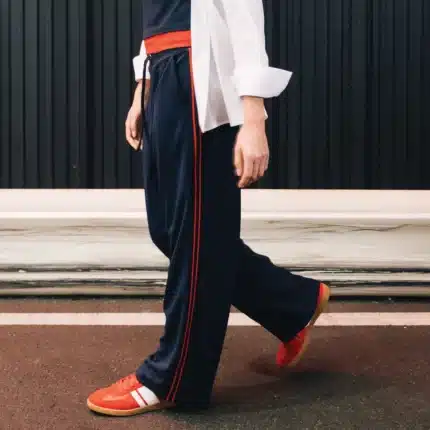 Pantalon large style jogging, bande rouge